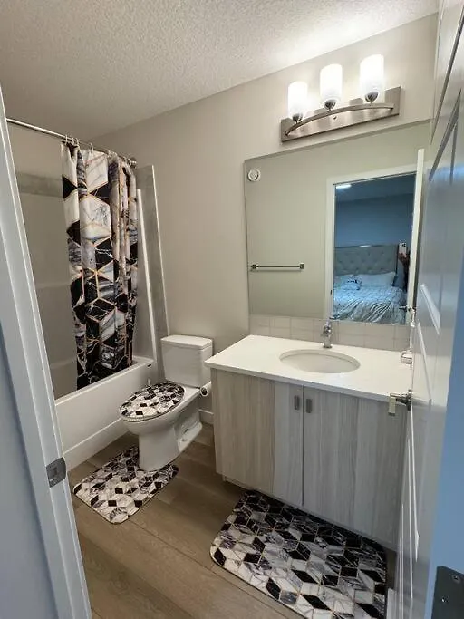 Luxury Home Away From Home, A Villa With 3 Bdrm And 3 Bath YYC 0*,